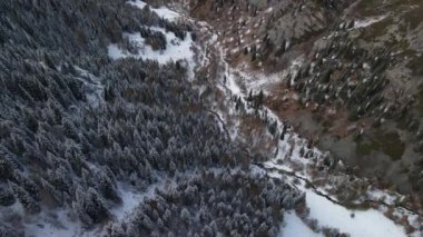 Dağlar ve kardan sonraki ateş manzarası, Kış güzelliği büyüleyici gözler
