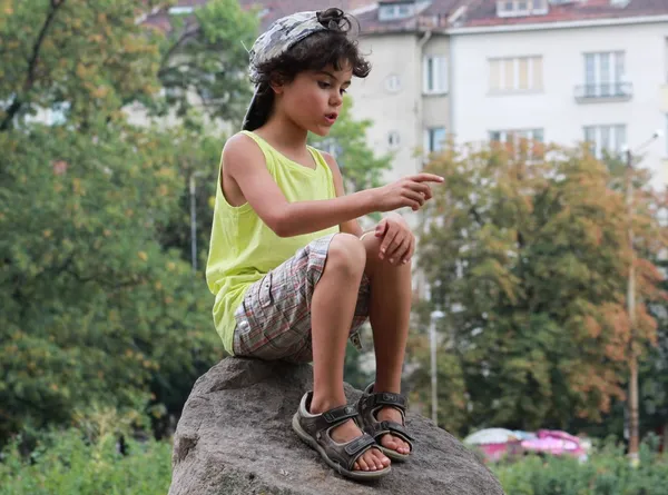 Enfant dans le parc — Photo