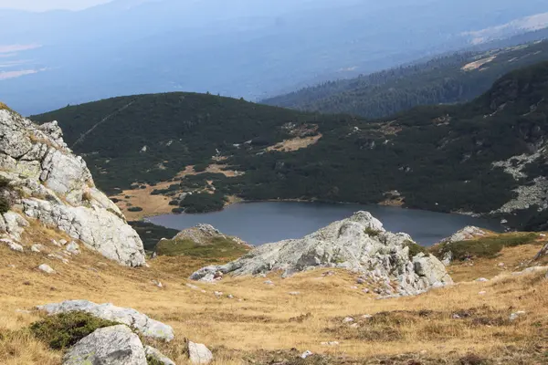 Lago en la montaña de Rila — Foto de Stock