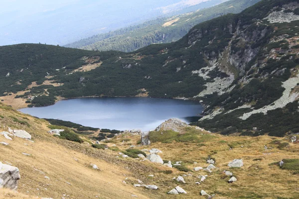 Озеро в горах Рила — стоковое фото