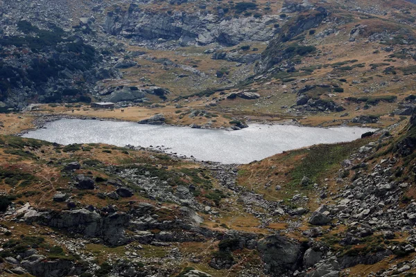 Lac dans la montagne Rila — Photo