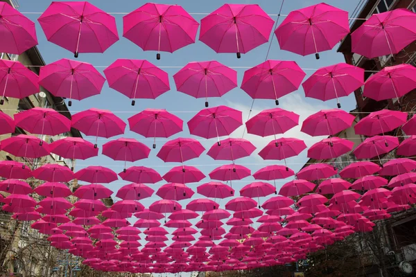 粉色遮阳伞 — 图库照片