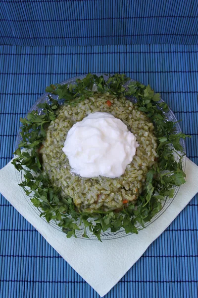 Рис со шпинатом — стоковое фото