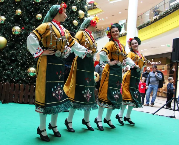 Bulgariska dansare — Stockfoto