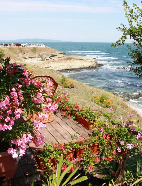 Giardino sopra il mare — Foto Stock