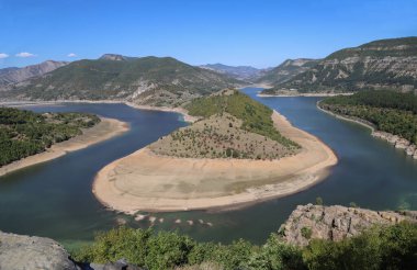 Bulgaristan 'ın Doğu Rodop Dağları' ndaki Arda Nehri 'nin muhteşem manzarası