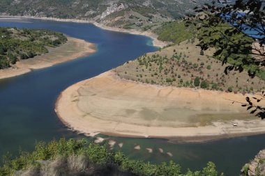 Bulgaristan 'ın Doğu Rodop Dağları' ndaki Arda Nehri 'nin muhteşem manzarası