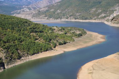 Bulgaristan 'ın Doğu Rodop Dağları' ndaki Arda Nehri 'nin muhteşem manzarası