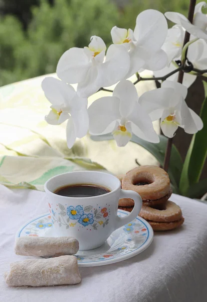 Coffee Time Concept Cup Coffee Beautiful White Orchid Homemade Cookies — ストック写真