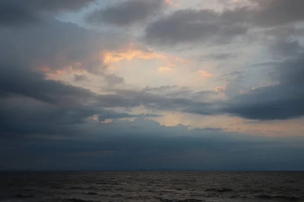 Kolorowy Wschód Słońca Nad Morzem Egejskim Przed Burzą Deszczową — Zdjęcie stockowe