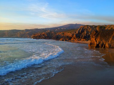 inci bech gün batımında
