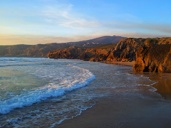 inci bech gün batımında