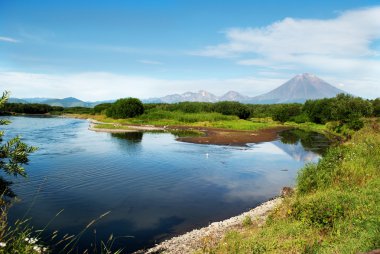 karlı dağ tepe üzerinde footpaith ile peyzaj