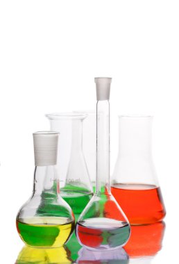 Beyaz arka plan üzerinde izole şişeler