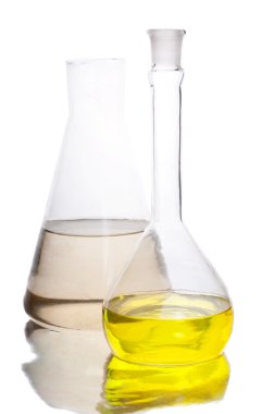 Beyaz arka plan üzerinde izole şişeler