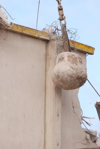 Wrecking ball — Stockfoto