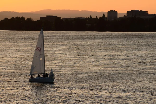 Segelbåt sunset — Stockfoto