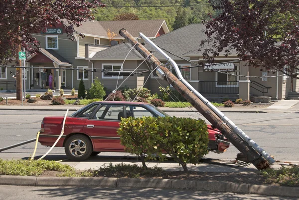 Bil och power pole — Stockfoto