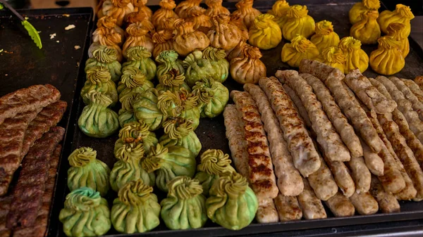 Traditionele Georgische Nationale Keuken Groene Khinkali Met Spinazie Andere Streetfood — Stockfoto