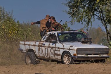 Kyiv Ukrayna - 9 Ekim 2021: Sivil halkı Rusya Federasyonu 'nun silahlı saldırılarını püskürtme becerileri konusunda eğitmek. Rusya 'nın Ukrayna' nın bağımsızlığına karşı savaşı.