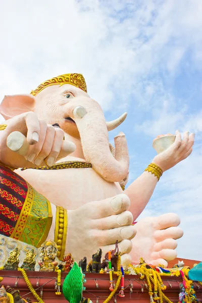 Estátua de Deus hindu no templo público tailandês . — Fotografia de Stock