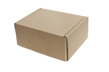 Kağıt kutusu beyaz zemin üzerine.