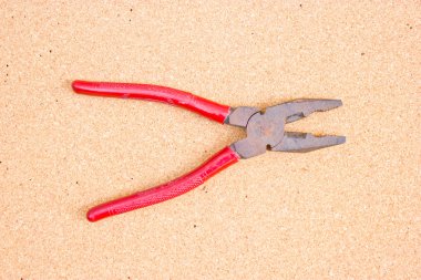 Kırmızı açık çene pense panel.