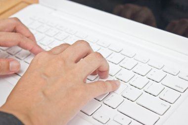 tipik dizüstü bilgisayarınızın anahtar kurulu asmak.