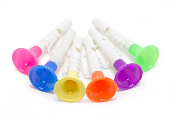 Crianças chifre feito de plástico colorido isolado no fundo branco . — Fotografia de Stock