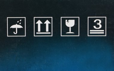 kırılgan semboller eski karton üzerine.