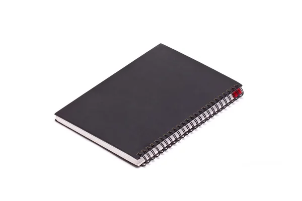 Siyah sert kapak defter ile telli defter üzerinde beyaz izole. — Stok fotoğraf