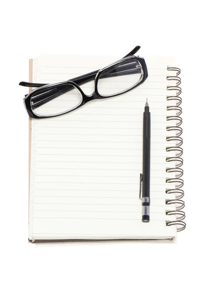 Glasögon med mekaniska penna och binder anteckningsboken isolerade — Stockfoto