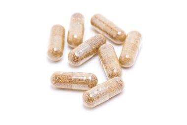 Bitkisel kapsül ilaç üzerinde beyaz izole.