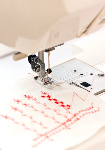 Primer plano de la máquina de coser. — Foto de Stock