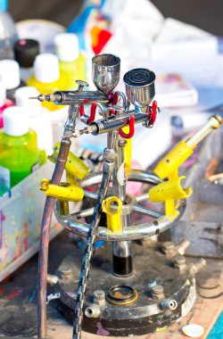 Airbrush boyama askı ile makine.