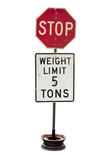 Stopp und 5 Tonnen Gewichtslimit schmutziges Schild — Stockfoto