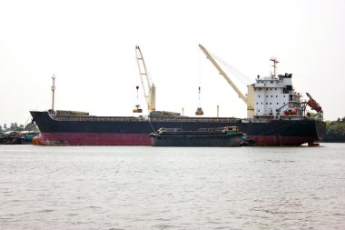 Kargo liman gemi.