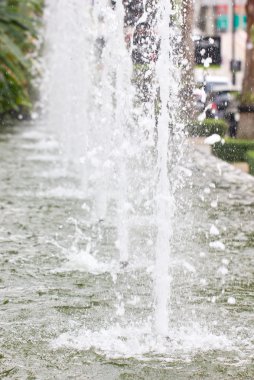 satırdaki küçük çeşme.