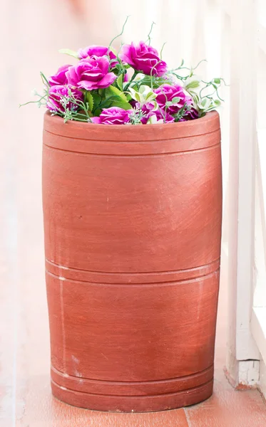 Farbenfrohe Kunstblumen — Stockfoto