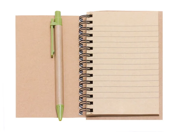 Otwarte puste notebooka z piórem — Zdjęcie stockowe