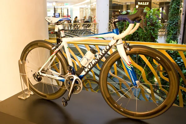 Colnago kerékpár a kijelzőn — Stock Fotó