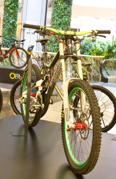 Bicicleta de Santa Cruz em exposição — Fotografia de Stock