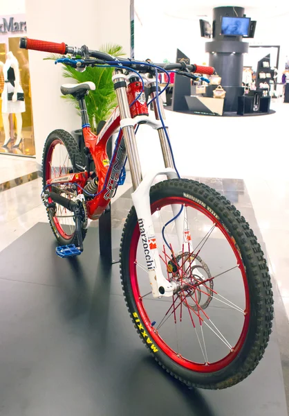 Bicicletas intensas em exibição — Fotografia de Stock