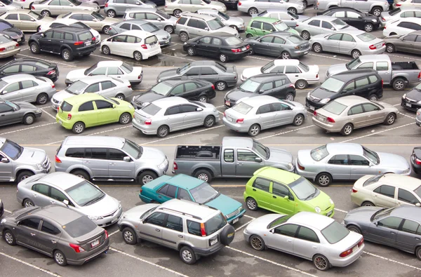 Birçok Bts'ın yolcu arabalarını park