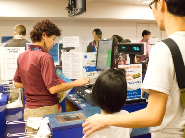 Volunteer with visitors at Cashier counter