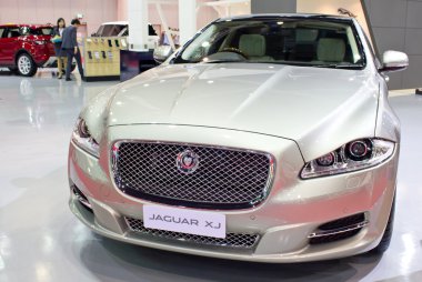 jaguar xk araba ekranda
