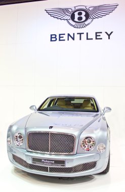 Bently mulsanne araba ekranda