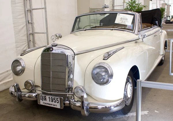 Mercedes Benz 300B Convertible 1997cc on display — Stock Photo, Image