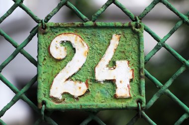 bir duvar ev numarası