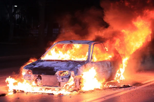 Палаючий автомобіль Стокове Зображення